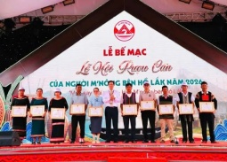 Men say đại ngàn bên hồ Lắk: Khi rượu cần kể chuyện văn hóa M’nông