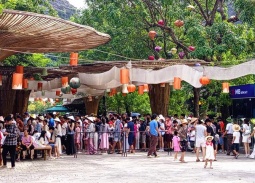 Ninh Bình đón gần nửa triệu lượt khách trong 3 ngày đầu nghỉ lễ Quốc khánh