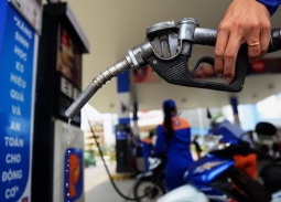Giá xăng tăng, dầu giảm nhẹ từ 15h chiều nay