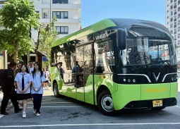 Quảng Ninh triển khai xe bus điện miễn phí đưa đón học sinh đến trường