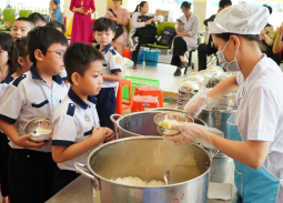 Hà Nội yêu cầu rà soát toàn bộ bữa ăn bán trú, báo cáo trước ngày 20/9
