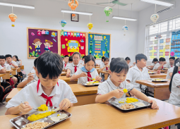 Thủ tướng yêu cầu tăng cường bảo đảm an toàn, chất lượng bữa ăn bán trú cho học sinh