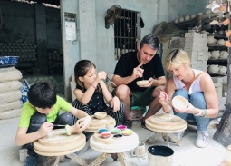 Chuyển đổi số làng nghề Việt: Khi tinh hoa di sản được 'chắp cánh' công nghệ