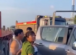 Lãnh đạo Bộ Công an gửi thư khen cán bộ Công an Thanh Hóa kịp thời cứu cháu bé bị tai nạn giao thông