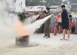 Công an phường Tây Hồ phối hợp tổ chức diễn tập, trải nghiệm phòng cháy, chữa cháy tại cộng đồng