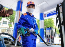 Giá xăng tăng tiếp, xăng E10 vượt 28.000 đồng/lít