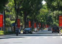 Hà Nội rực rỡ sắc đỏ chào mừng 72 năm Ngày Giải phóng Thủ Đô 10/10