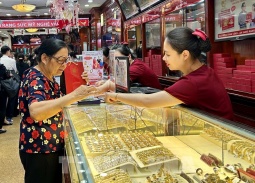 Giá vàng hôm nay 13/10: Vàng SJC giảm 800.000 đồng/lượng
