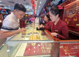 Giá vàng hôm nay 21/10: Vàng trong nước giảm sâu, áp lực vĩ mô bủa vây giá thế giới