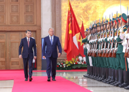 Thủ tướng Lê Minh Hưng chủ trì lễ đón chính thức Thủ tướng Ba Lan Donald Tusk