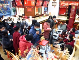 Hà Nội: Thị trường vàng sôi động ngày vía thần tài