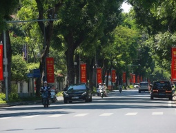 Hà Nội rực rỡ sắc đỏ chào mừng 72 năm Ngày Giải phóng Thủ Đô 10/10