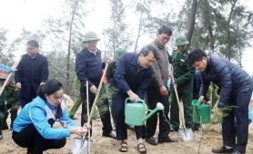 Hà Tĩnh: Bí thư Tỉnh ủy, Chủ tịch UBND tỉnh hưởng ứng Tết trồng cây 