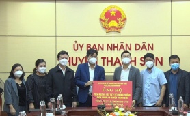 TCĐT Thương hiệu và Pháp luật tặng vật tư y tế cho lực lượng tuyến đầu phòng, chống dịch Covid-19 tại huyện Thanh Sơn