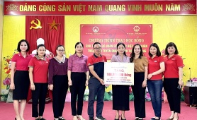 Dai-ichi Life Việt Nam trao 100 suất học bổng cho trẻ em có hoàn cảnh đặc biệt, khó khăn tại tỉnh Tuyên Quang