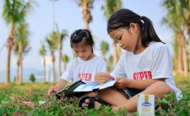 Quỹ sữa Vươn cao Việt Nam và Vinamilk dành nhiều món quà đặc biệt cho trẻ em nhân 15 năm thành lập