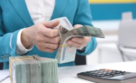 Tiền vẫn không ngừng được gửi vào hệ thống ngân hàng, dù lãi suất giảm sâu