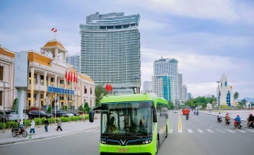 Người dân và du khách Nha Trang hào hứng trải nghiệm buýt điện VinBus