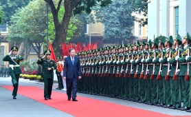 Quân đội nhân dân vững bước dưới cờ Đảng quang vinh 