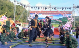 Rộn ràng Ngày hội Văn hóa các dân tộc vùng biên Sam Mứn, Điện Biên