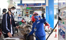 Giá xăng dầu trong nước sẽ được điều chỉnh sớm hơn 1 ngày