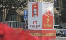 Hà Nội rực rỡ cờ hoa hướng tới sự kiện chào mừng Đại hội XIV của Đảng