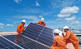 Bộ Công Thương đề xuất nới tỷ lệ bán điện mặt trời mái nhà đến năm 2030