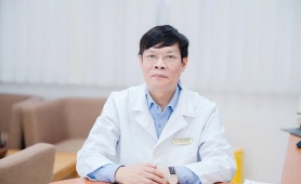 Chuyện nghề của vị bác sĩ 40 năm “chọn việc khó” để bệnh nhân ung thư được đi thêm quãng đường dài hơn