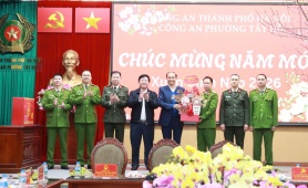 Lãnh đạo UBND Thành phố thăm, chúc Tết Công an phường Tây Hồ nhân dịp Xuân Bính Ngọ 2026
