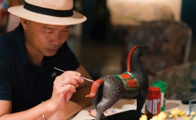 Linh vật ngựa gỗ và hơi thở mùa Xuân từ làng nghề Củi Lũ 