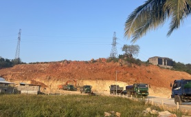 Khánh Hòa: Bắt quả tang khai thác, vận chuyển đất trái phép quy mô lớn tại xã Diên Lạc