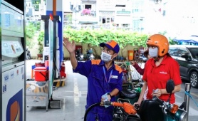 Giá xăng tăng nhẹ, dầu diesel 'lao dốc' gần 2.000 đồng khi thuế về 0%