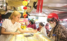 Giá vàng hôm nay 17/4: Vàng SJC và nhẫn trơn giảm tiếp