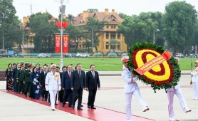 Lãnh đạo Đảng, Nhà nước vào Lăng viếng Chủ tịch Hồ Chí Minh nhân kỷ niệm 51 năm Ngày giải phóng miền Nam