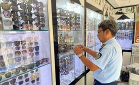 TP. Hồ Chí Minh tăng cường kiểm tra hàng giả, hàng nhái tại các điểm mua sắm