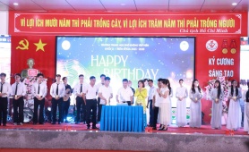Lễ tri ân và trưởng thành của học sinh lớp 12 Trường THPT Yên Viên đong đầy cảm xúc