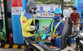 Xăng sinh học E10 giảm mạnh hơn 1.300 đồng/lít