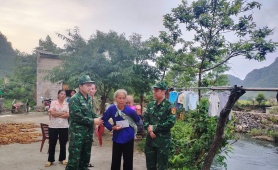 Đồn Biên phòng Ngọc Côn cứu hộ công dân gặp nạn trên sông Quây Sơn