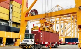 Nhập khẩu bứt tốc, cán cân thương mại thâm hụt gần 17 tỷ USD