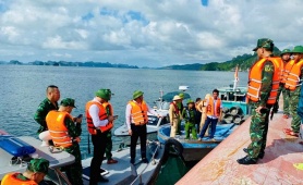 Vụ lật tàu trên biển Bản Sen, Quảng Ninh: Cứu sống 3 người, tìm thấy 1 thi thể