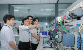 IUH đưa vào hoạt động Phòng thí nghiệm Tự động hóa Siemens, tăng kết nối đào tạo với doanh nghiệp
