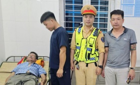Ninh Bình: CSGT hỗ trợ đưa người đàn ông bị ngất xỉu đi cấp cứu