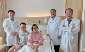 Vinmec Đà Nẵng mổ cấp cứu loại bỏ khối u buồng trứng khổng lồ cho bệnh nhân suy thận