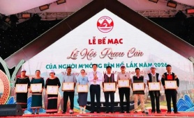 Men say đại ngàn bên hồ Lắk: Khi rượu cần kể chuyện văn hóa M’nông
