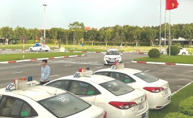 Bộ Xây dựng siết hoạt động đào tạo lái xe trên cao tốc