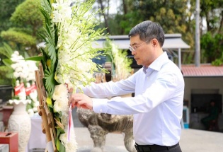 Thủ tướng Lê Minh Hưng dâng hương tại Di tích Ngã ba Đồng Lộc