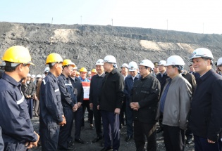 Tổng Bí thư Tô Lâm thăm, động viên, chúc Tết công nhân ngành Than