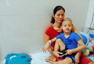 Xót xa bé trai 5 tuổi cùng lúc chiến đấu với 3 bệnh ung thư