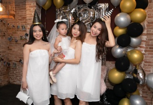 Trà Ngọc Hằng hủy tiệc tưng bừng, đón sinh nhật giản dị cùng con gái