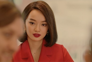 Hé lộ cuộc sống siêu sang chảnh của Kaity Nguyễn trong 'Gái già lắm chiêu V'